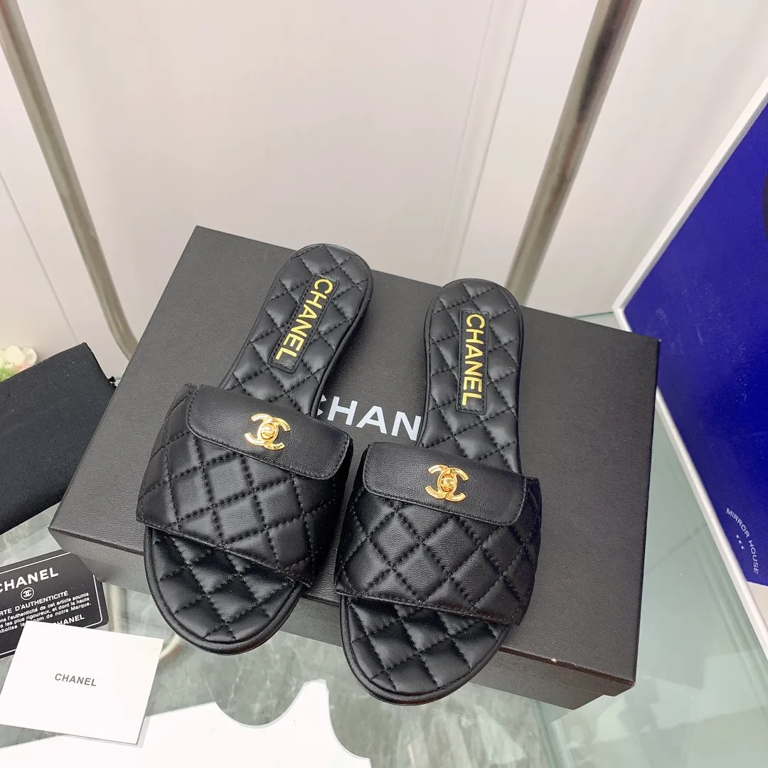 👟👟Ex-factory price 360👟👟 Women's Shoe Factory Chanel/Chanel 2022 Spring and Summer New Flat Slippers Original 1:1 Development Counter Quality Exclusive Mold Customization Logo Available for Inspection at All Counters on the Internet Very Comfortable on the Feet and Feels Great! ✔️Fabric: Italian imported sheepskin + original hardware buckle ✔️Inner lining: The feet are made of imported sheepskin ✔️Outsole: Italian imported genuine leather outsole ✔️Number of yards: 35-40 (41 can be customized)